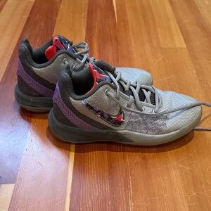 Nike Kyrie Flytrap II Kids Basketball Shoes AQ3412-003 Size 3.5Y Gray Purple